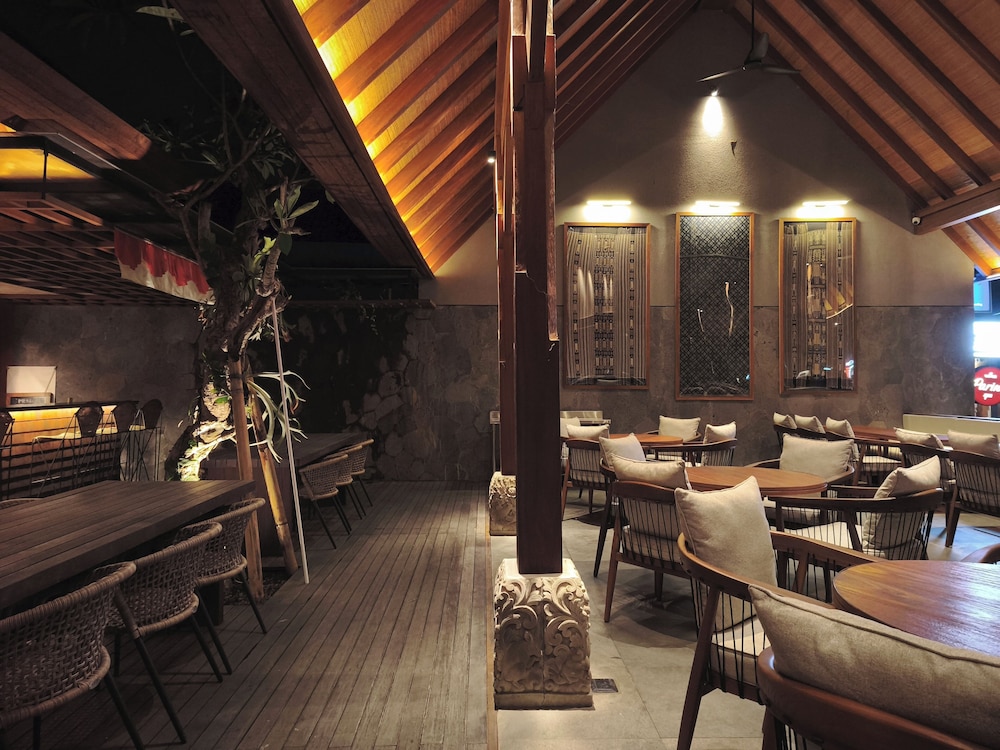YULIA VILLAGE INN 31/52