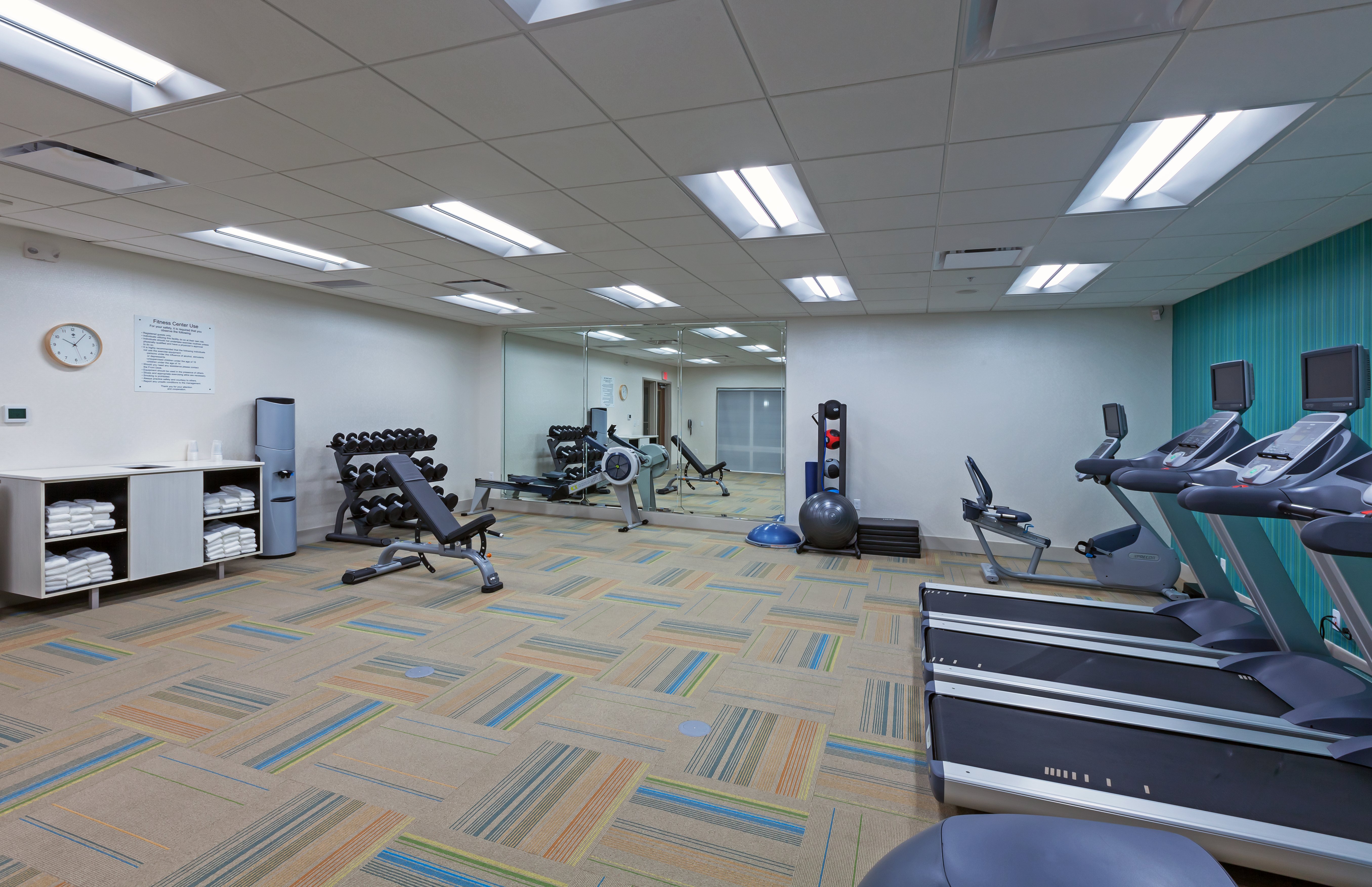 HOLIDAY INN EXPRESS & SUITES TULSA SOUTH - WOODLAND HILLS 35/62