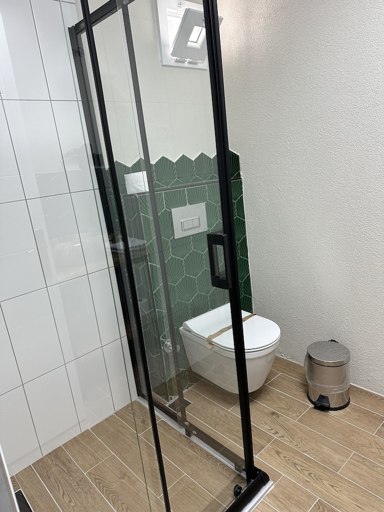 Kingway Suite 27/45