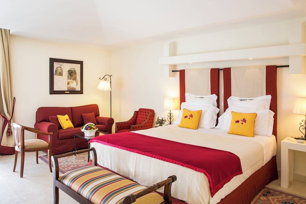 Garden, Junior Suite, King and Twin Beds