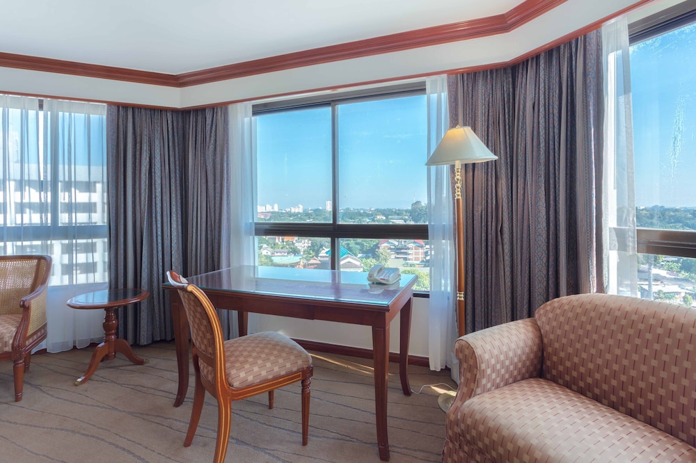 Centara Riverside Hotel Chiang Mai 50/75