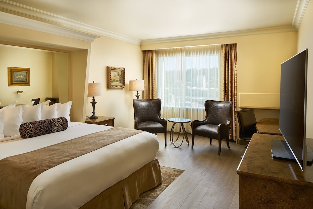 Tower, King Bed, Accessible