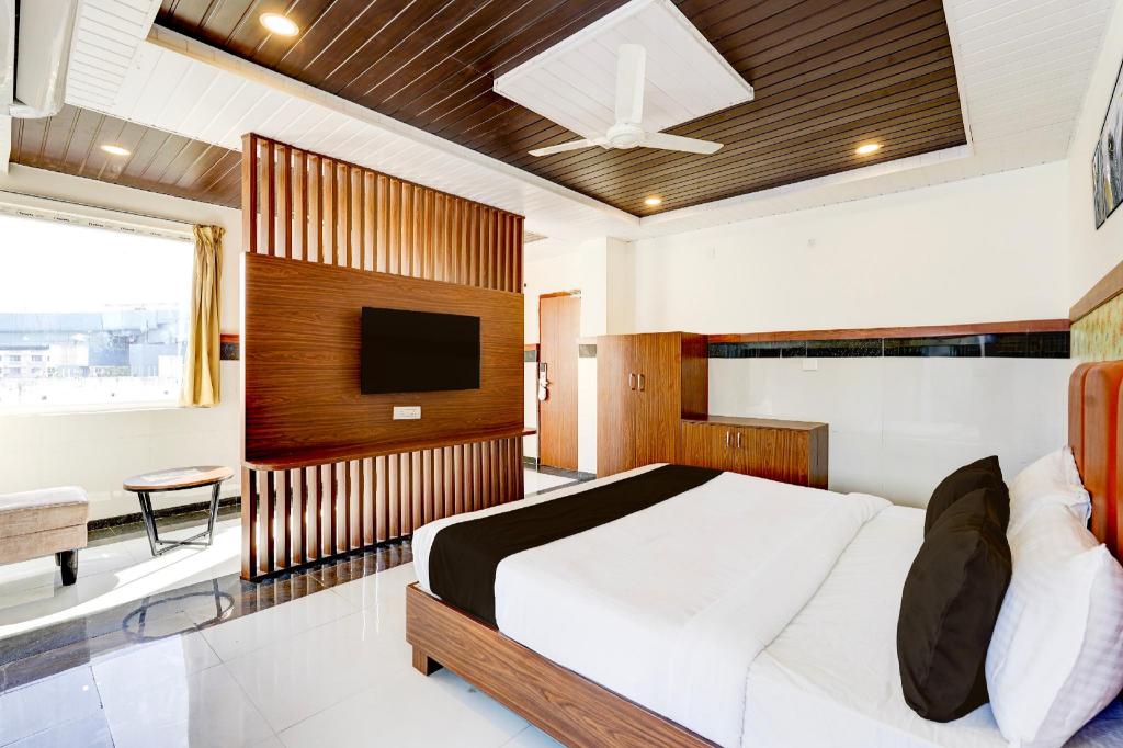 Hotel Grand Orchid 24/38