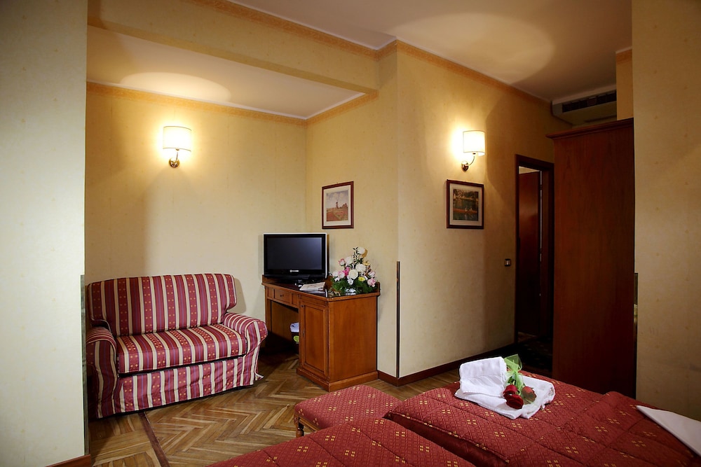 Hotel Cavour 41/58