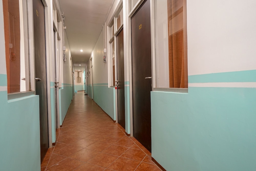 Super OYO 1844 Bravo Residence 36/39
