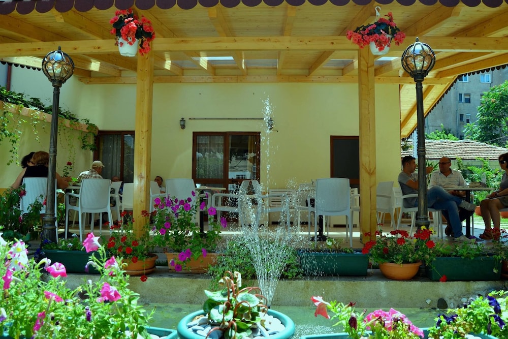 Kruja Hotel 3/65