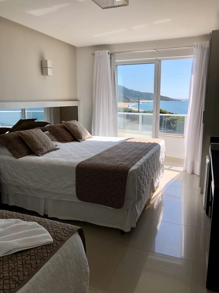 SUITE, 1 KING AND 1 SINGLE BEDS, SEA VIEW
