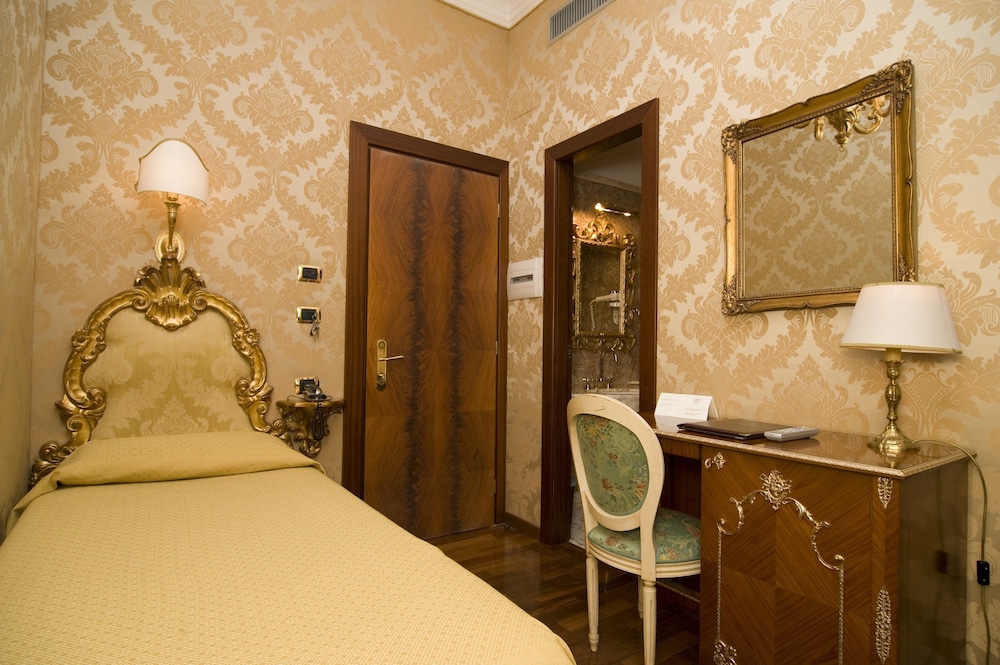 Des Epoques Hotel 61/63