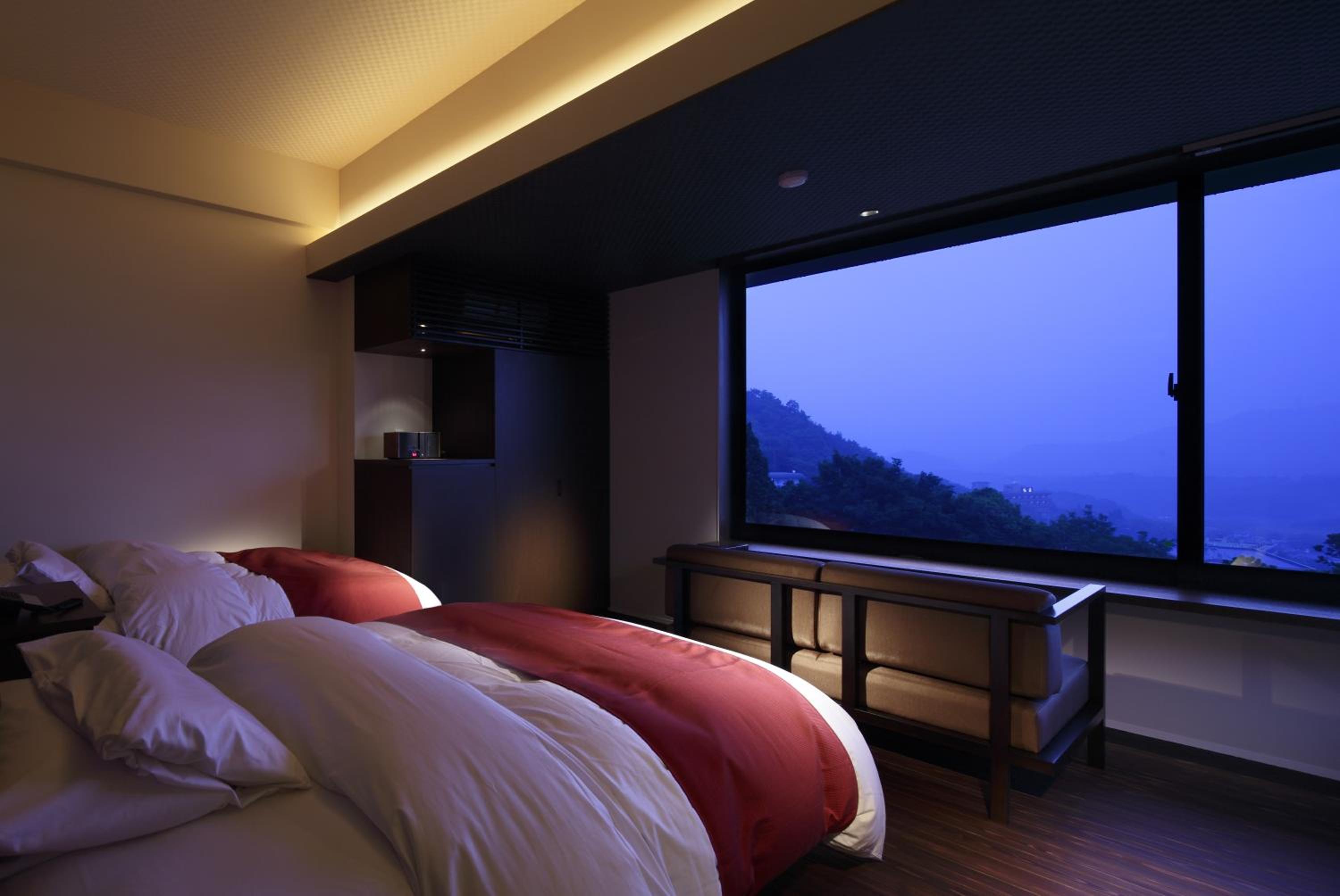 JAPANESE WESTERN, TWIN BEDS, MOUNTAIN VIEW, WEST WING