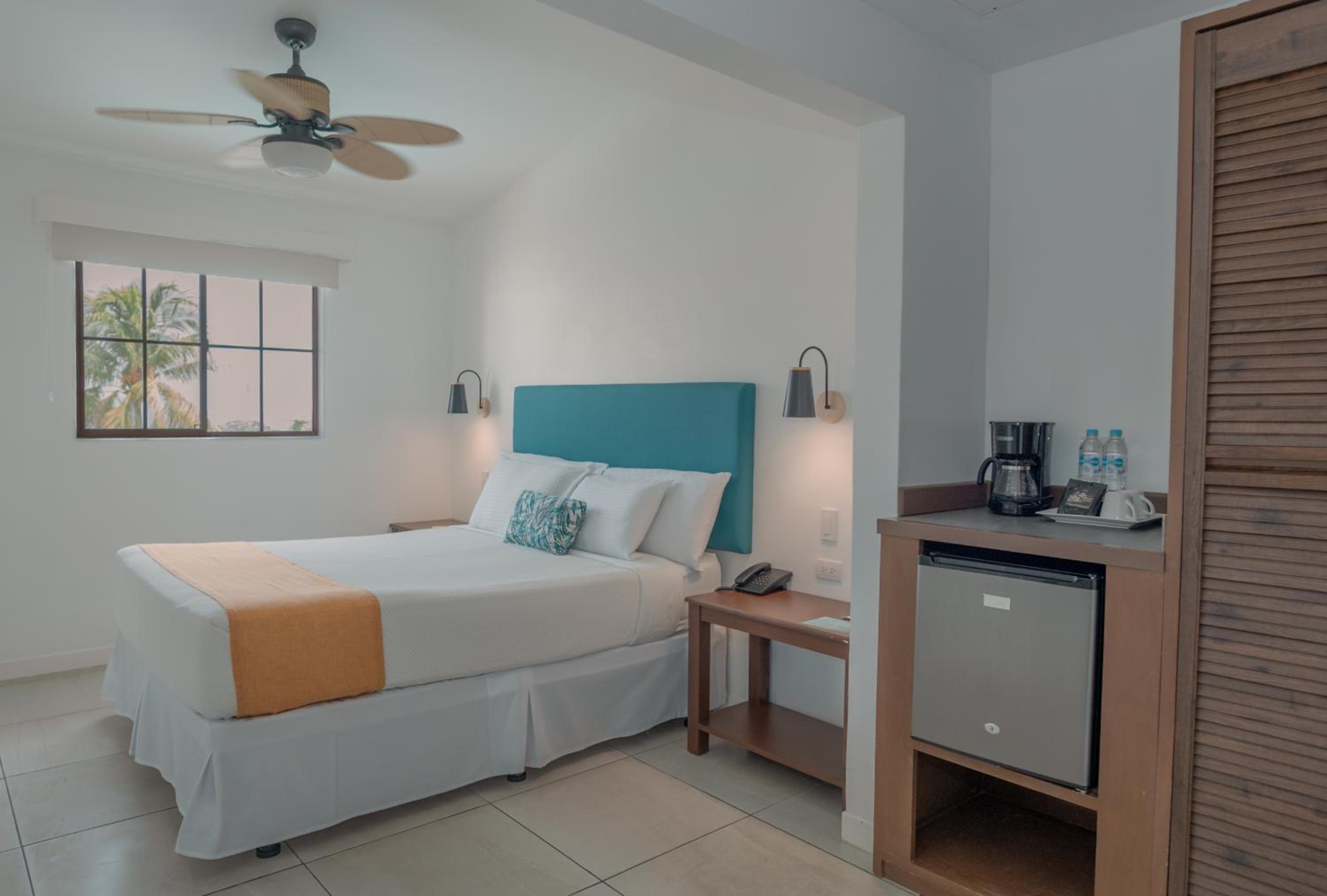 Room, Queen Bed, Pool View