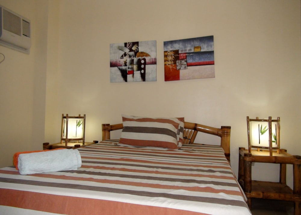 Squares Cafe And Apartments 23/76