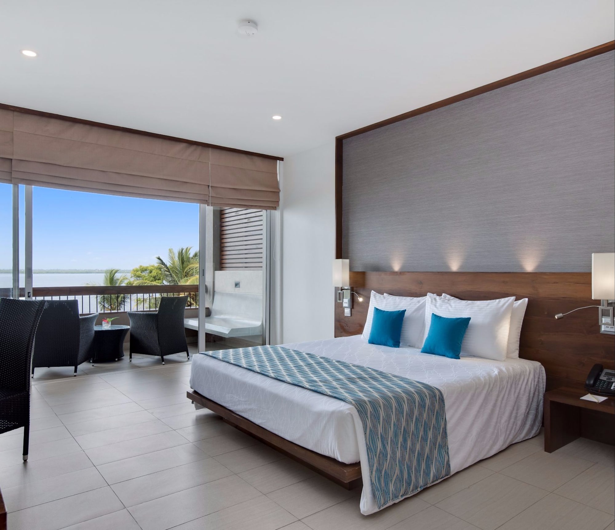 Sunrise, Suite, King Bed, Hot Tub