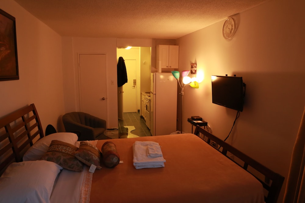 Toronto Furnished Living 45/52