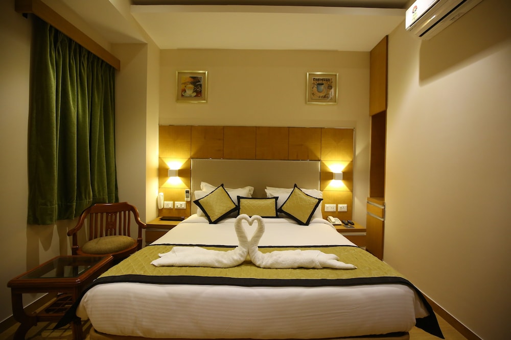 The Ic's Hotel 7/30