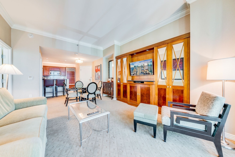 Jet Luxury Resorts @ The Signature Condo Hotel 38/69