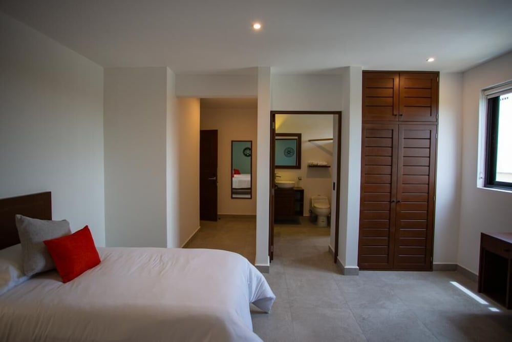 DELUXE, DOUBLE BED
