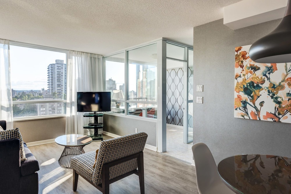 Carmana Hotel and Suites 30/39
