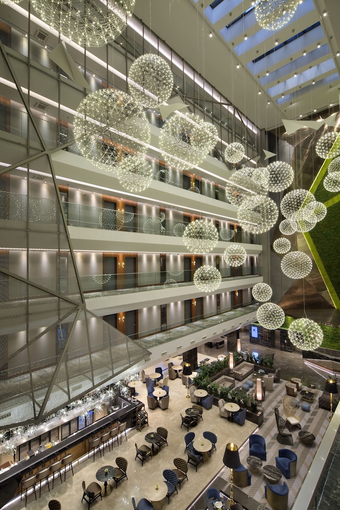 Doubletree By Hilton Istanbul Piyalepasa 8/82
