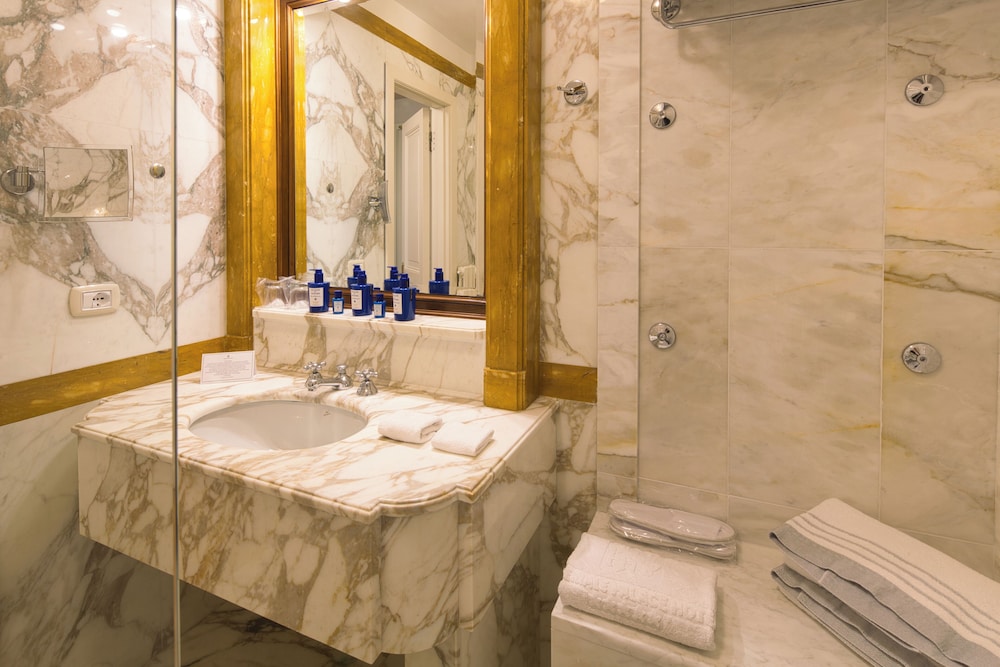 غرفة بسرير مزدوج بإطلالة على البحر بشرفة، Imperiale Palace Hotel 5/5