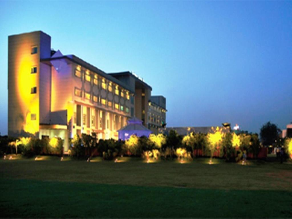 HOTEL BRIJWASI LANDS INN 3/55