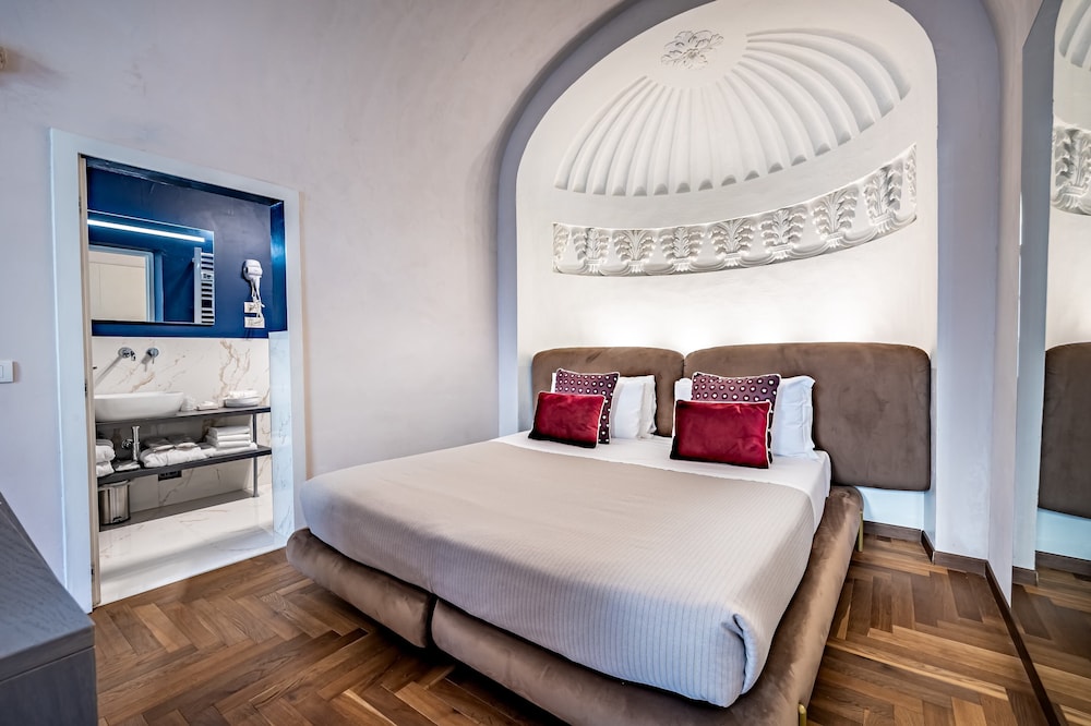 DELUXE, DOUBLE BED, GARDEN VIEW