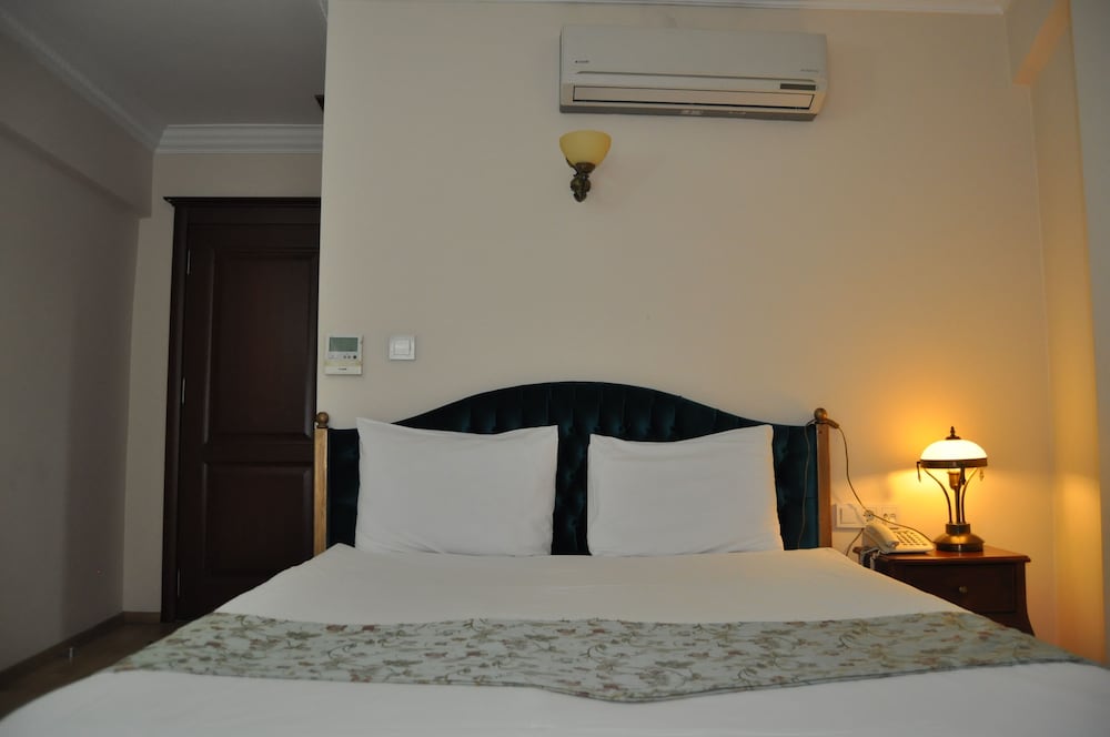 Basileus Hotel 15/79