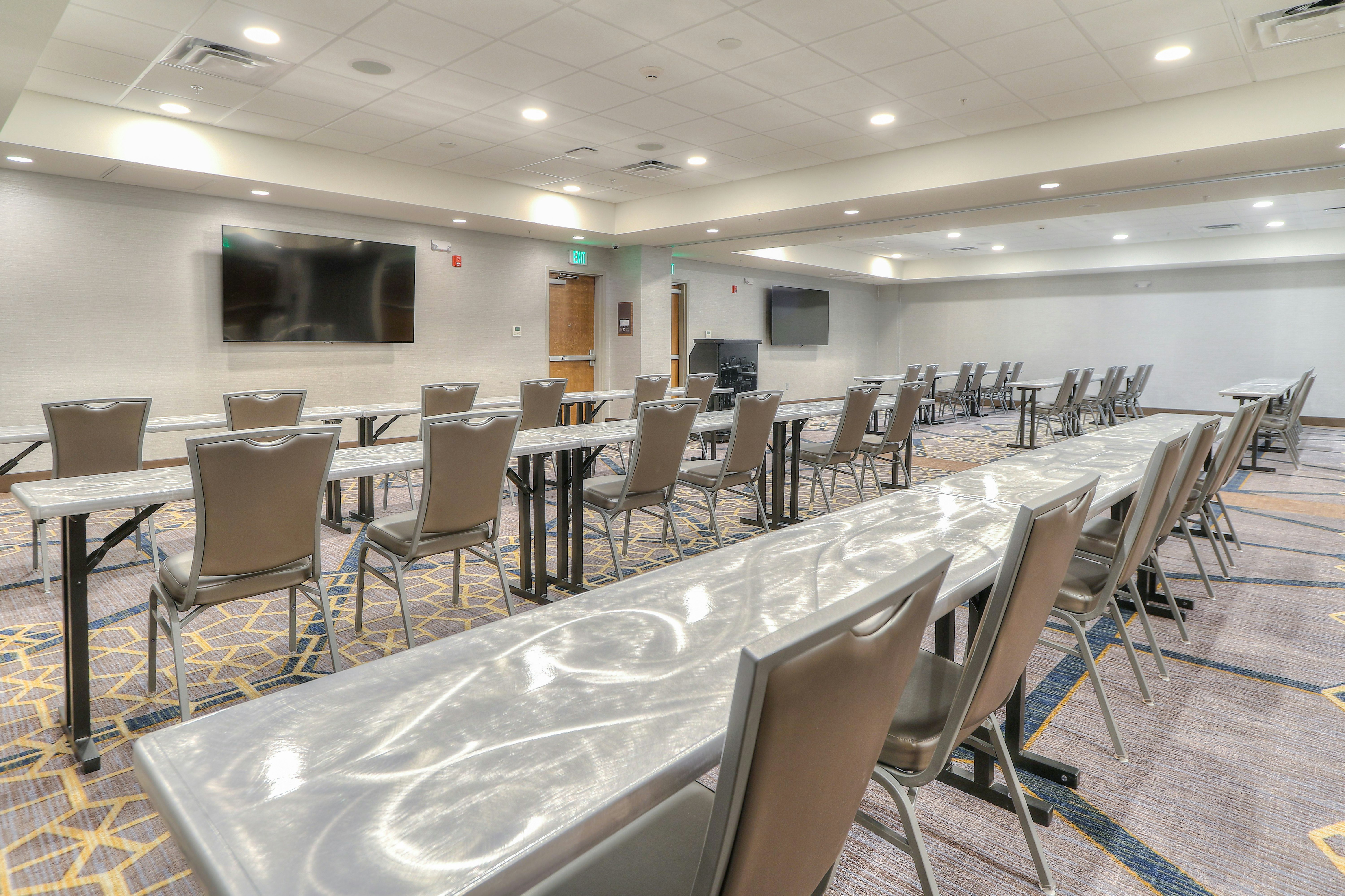 Holiday Inn & Suites Pigeon Forge Convention Center (ex Econo Lodge Hotel) 23/30