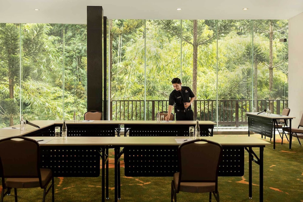 Padma Hotel Bandung 48/66