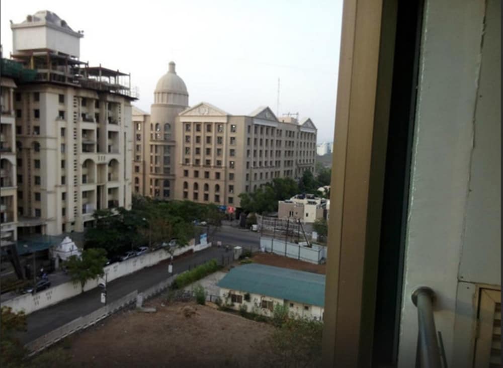 Royal Orchid Golden Suites Pune 51/52