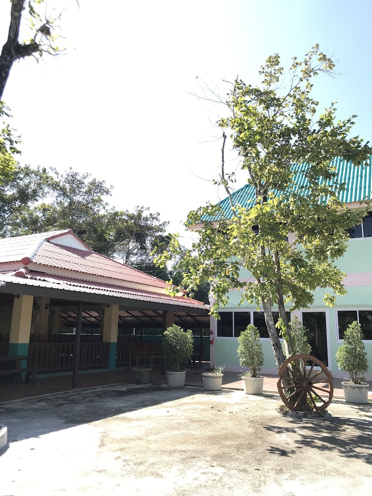Khwanruen Fishing Resort 5/59