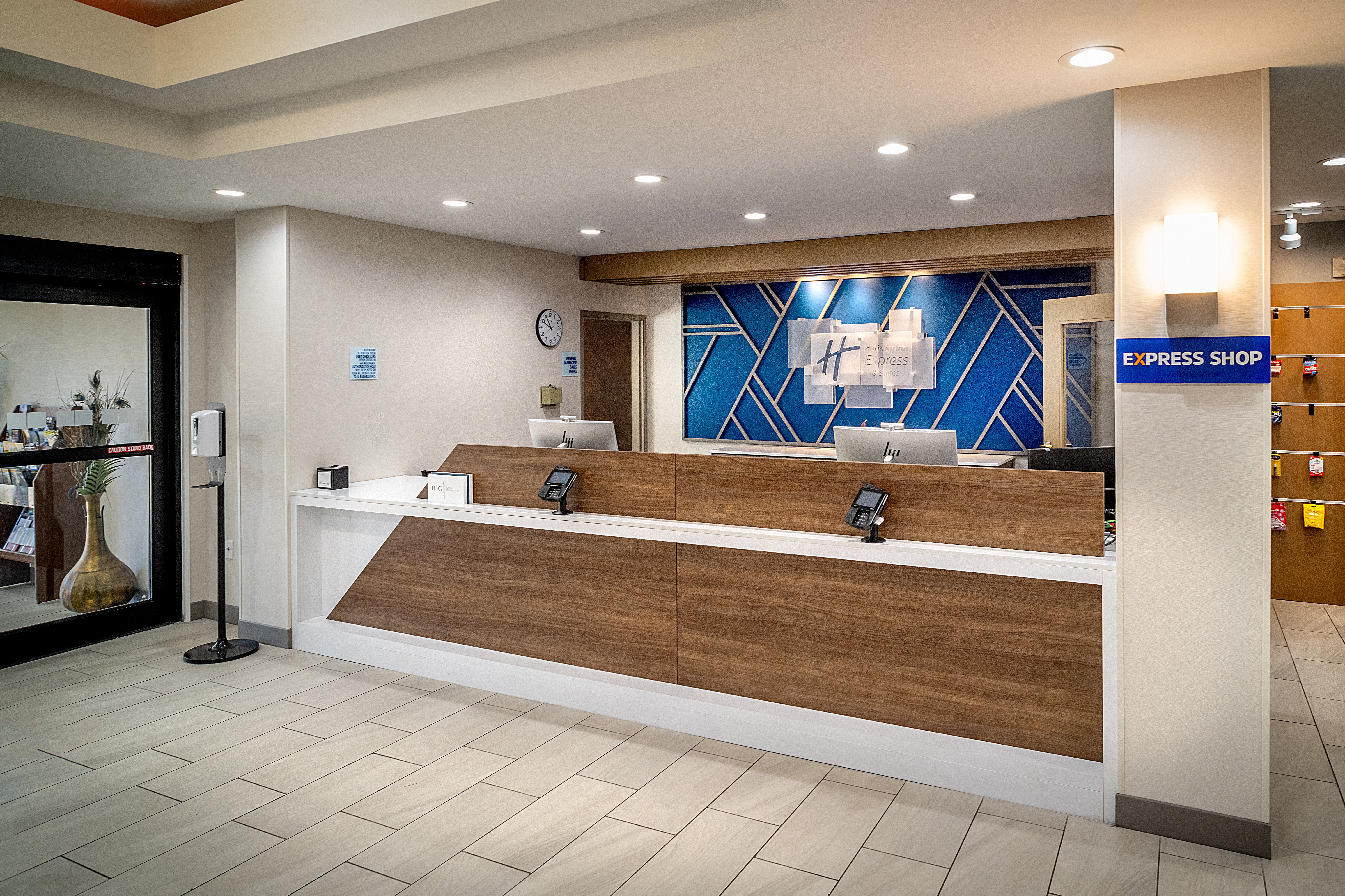 Holiday Inn Express Hotel And Suites Fairmont 11/64