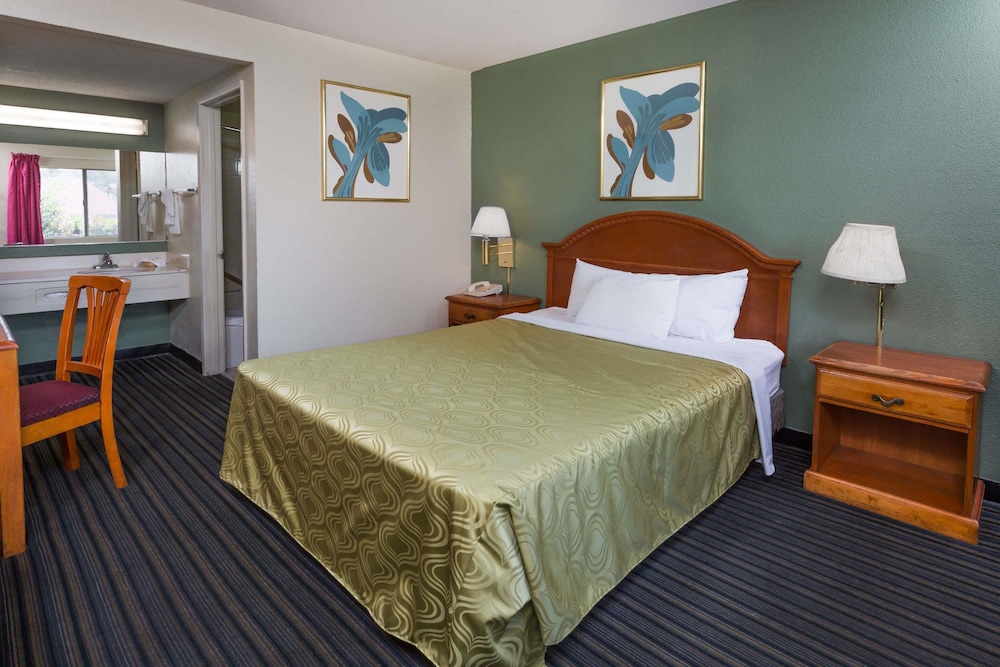 Days Inn by San Bernardino 8/18