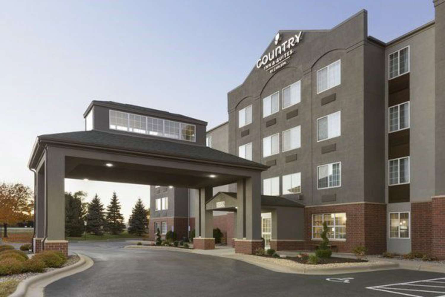 Country Inn & Suites By Radisson, Eagan, MN 33/35