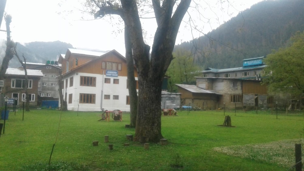 Zebrina Guest House 35/50
