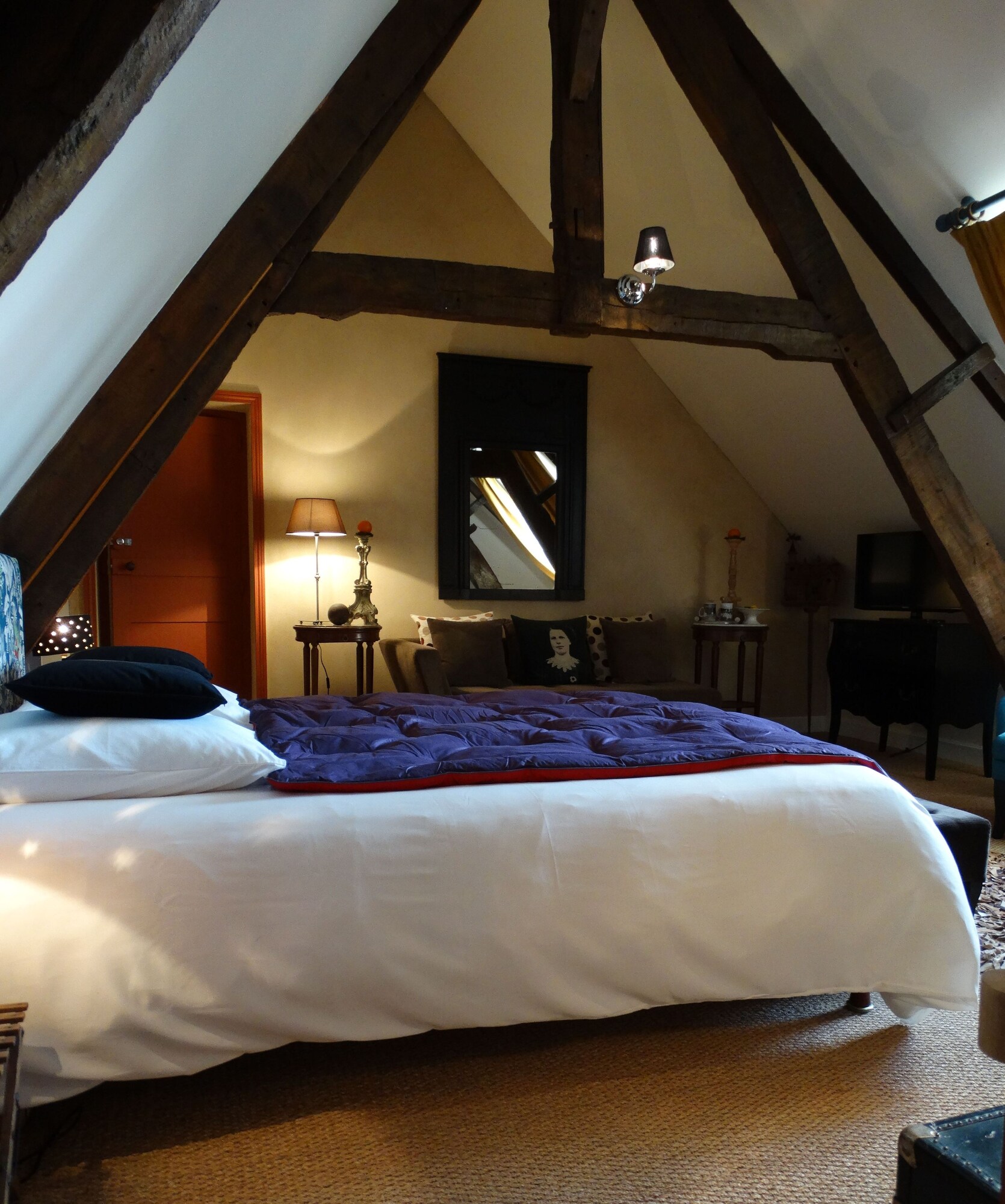 DELUXE, DOUBLE BED