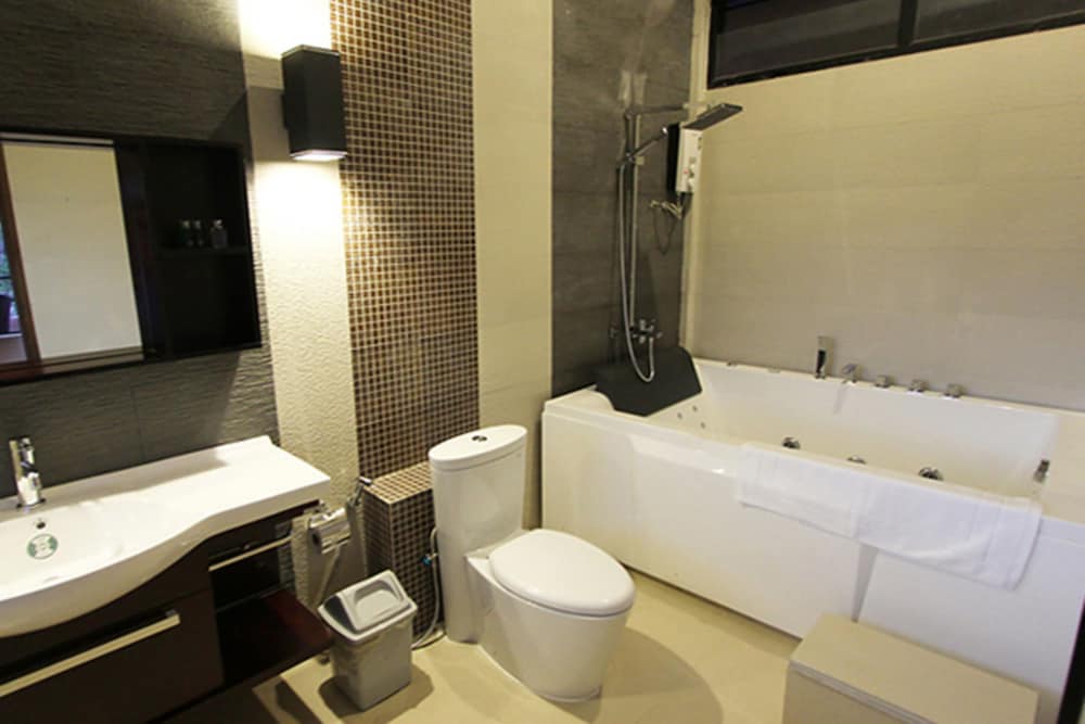 The Grace Amphawa 43/50