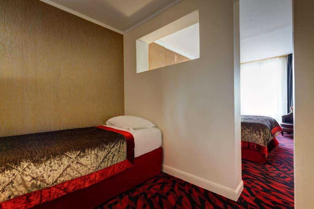 HOTEL MUGUET 32/50