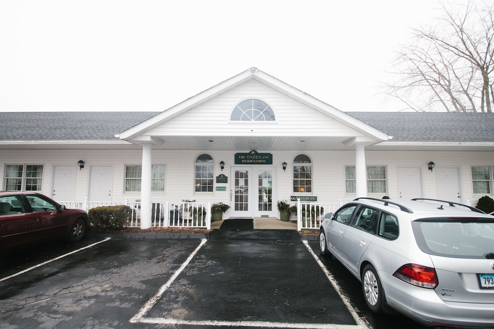 The Taber Inne Suites 6/55
