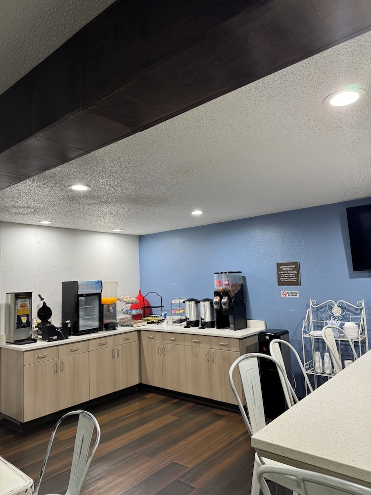 Athena Inn Chattanooga Formerly Guesthouse Inn Chattanooga Hamilton Place 24/32
