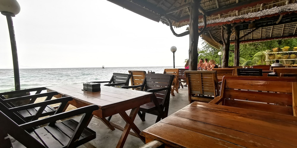 Phi Phi Relax Beach Resort 61/71
