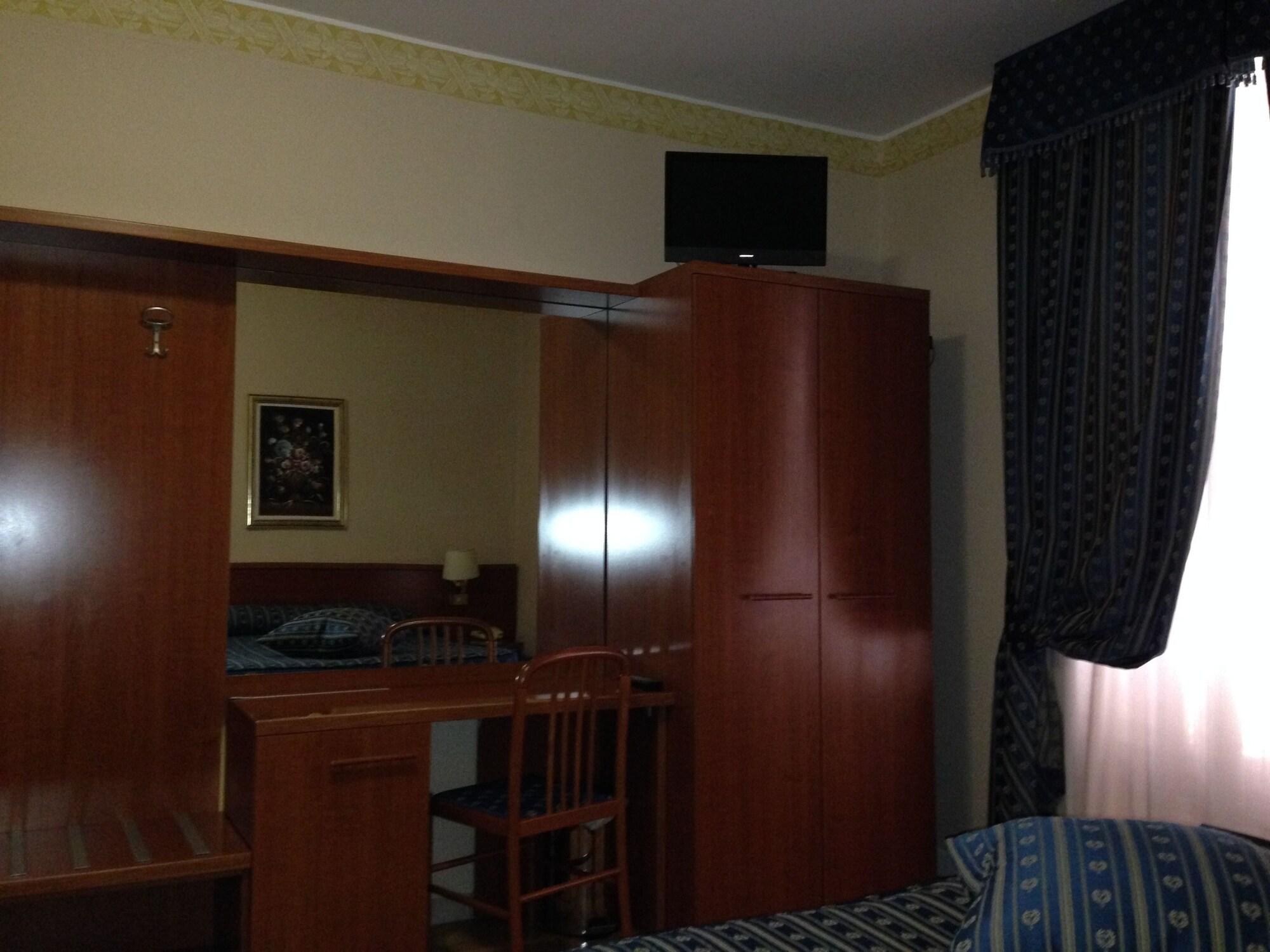 Hotel Fenicia 3/49