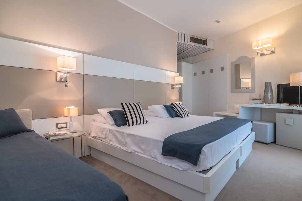 Comfort, Quadruple, Partial Sea View
