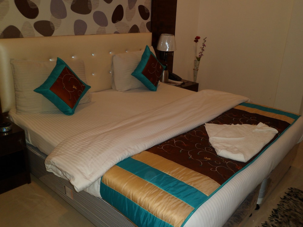 Check In Room RK Ashram 17/37