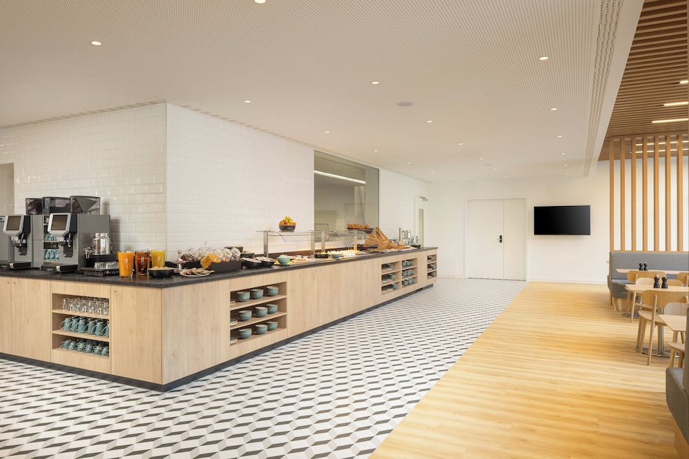 Holiday Inn Express and Suites Sion By IHG 32/50