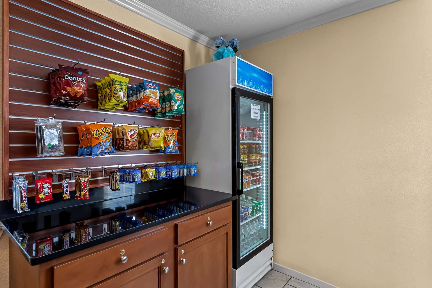 Econo Lodge Inn & Suites Santa Rosa 5/15
