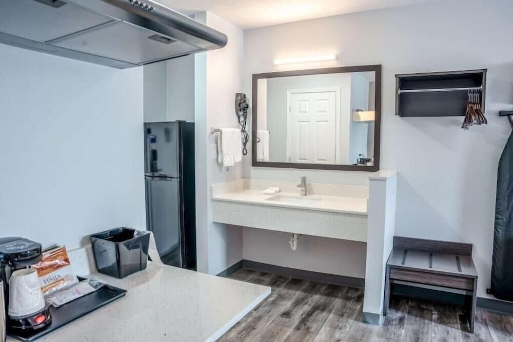 Studio6 Claremore, OK 23/45