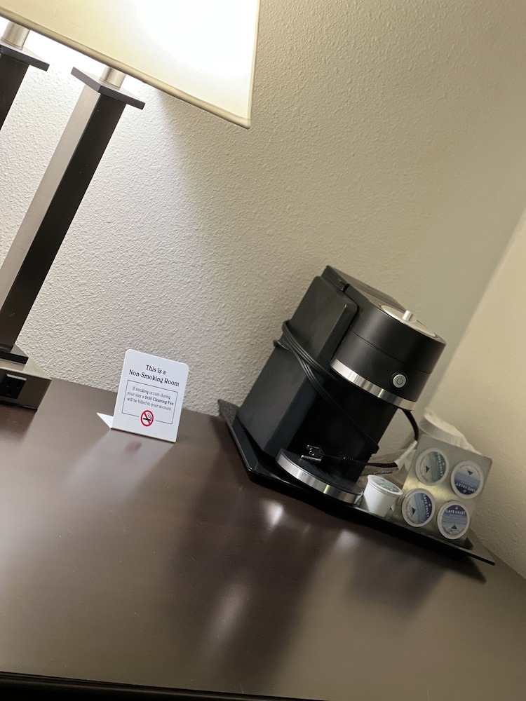 Reston Inn & Suites 18/50