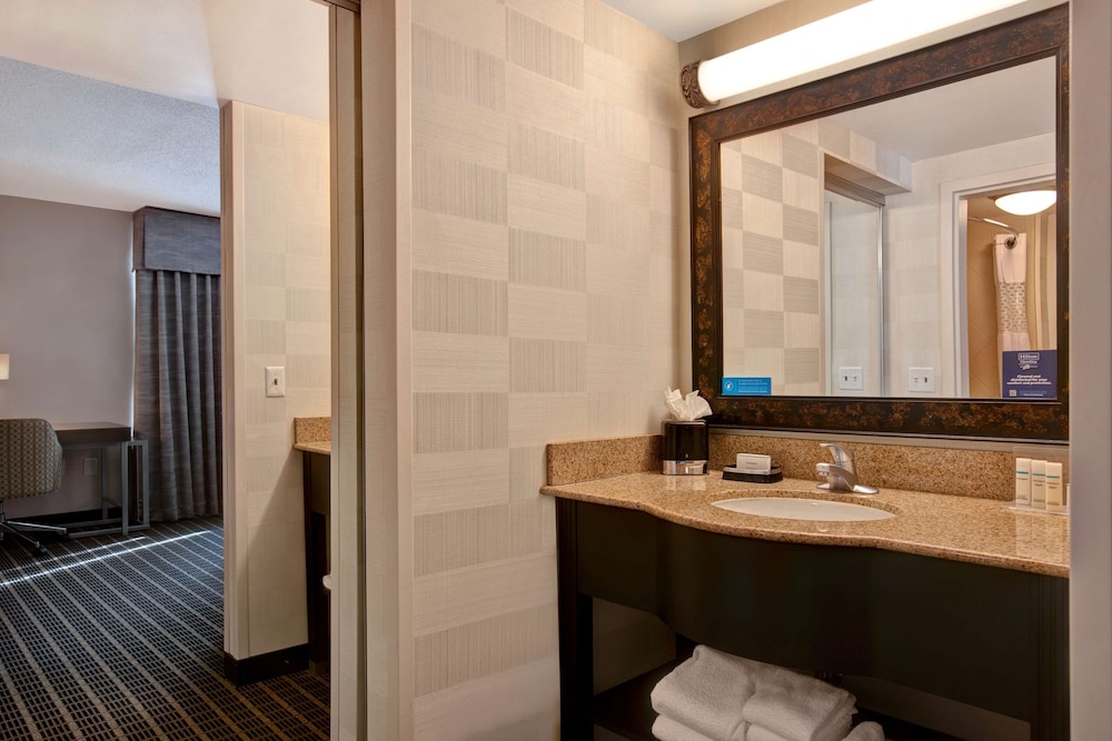 Hampton Inn & Suites Greenville Downtown RiverPlace 4/52