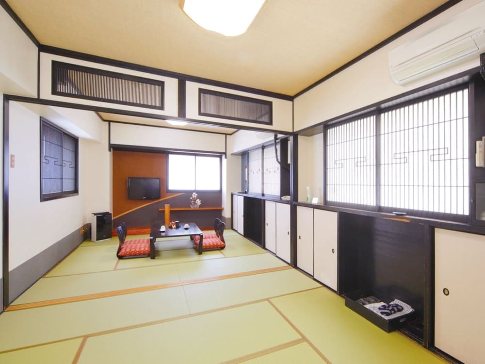 Hotel Chatelet Inn Kyoto 31/33