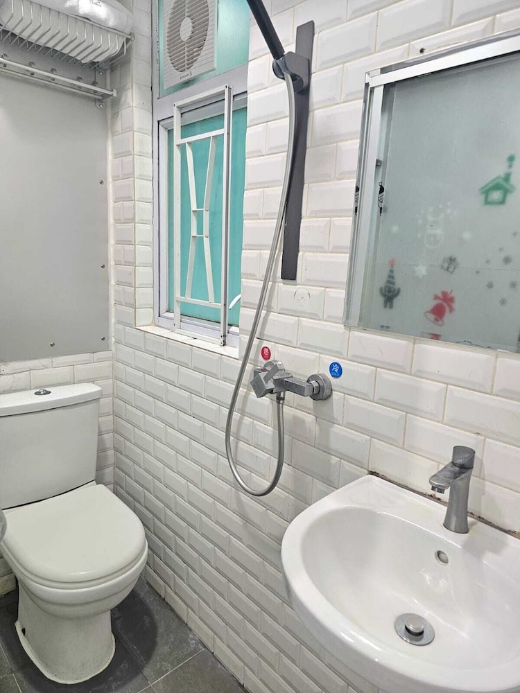 K & B Hostel 52/64